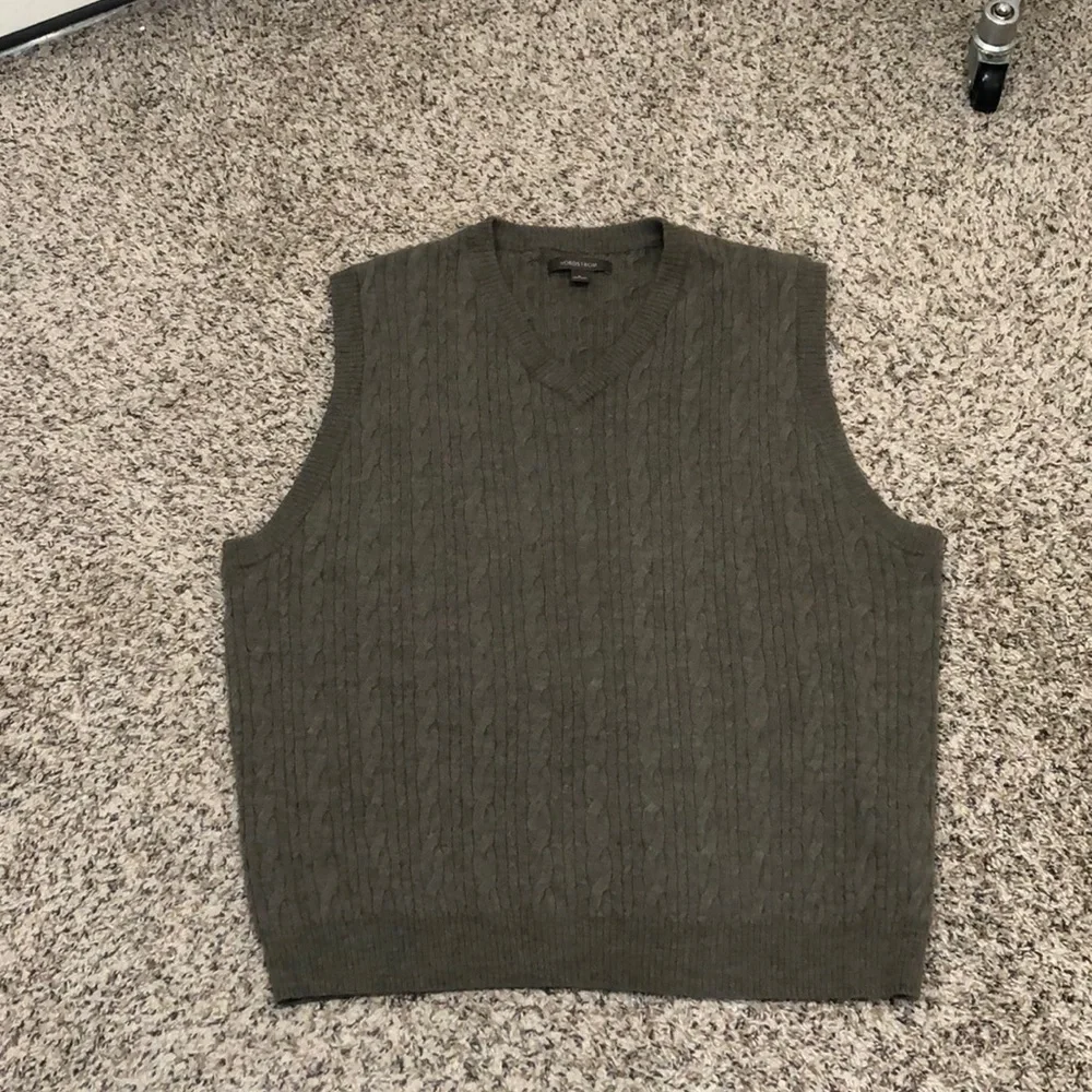 Nordstrom Sweater Vest Size Large Green Extra Fine Merino Wool Cable Knit